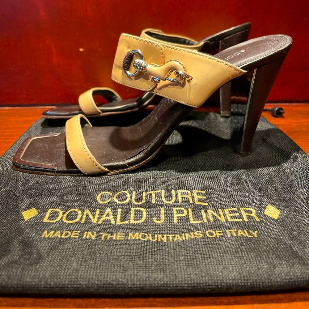 Couture Donald J Pliner beige leather heels